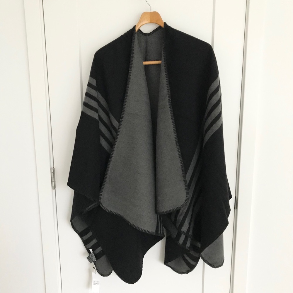 BB Dakota Black/Gray Poncho
